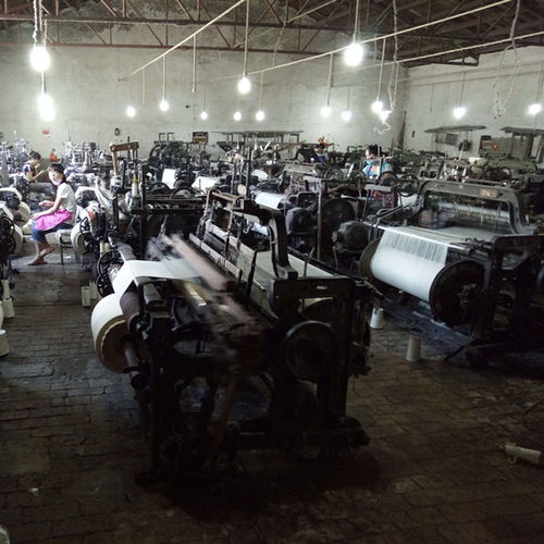 匠心傳承與市場開拓 探秘伊寧豆腐布與志峰紡織的服裝批發(fā)之路